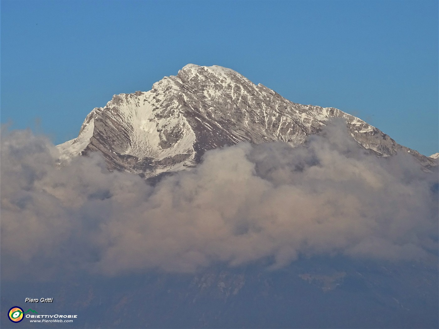 53 Zoom verso Cima Arera (2512 m).JPG
